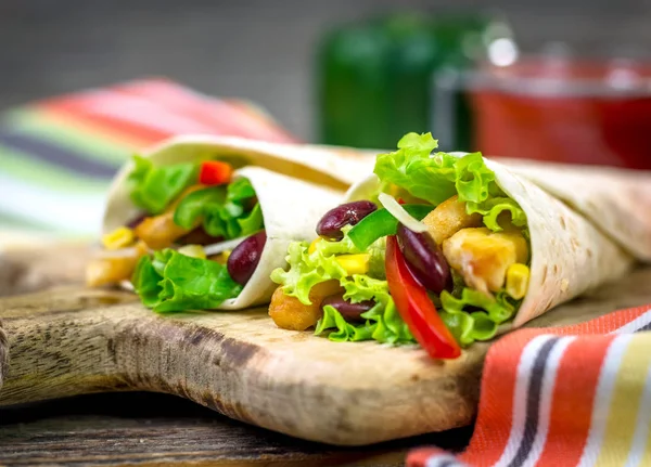 Meat and vegetables in a tortilla — Stock Photo, Image
