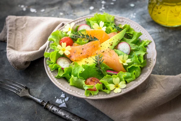 Salad with avocado and salmon — Stock Photo, Image