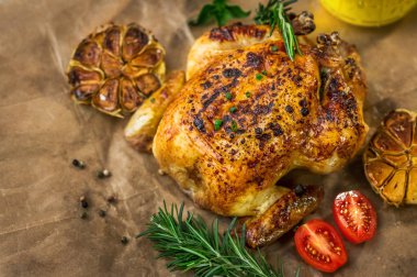 Kızarmış bütün tavuk 