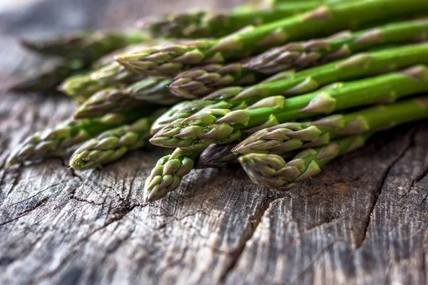 Fresh organic asparagus — Stock Photo, Image