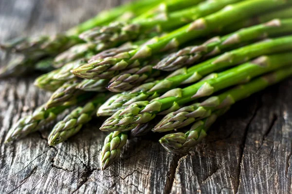 Fresh organic asparagus — Stock Photo, Image