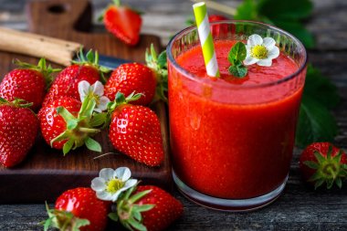 çilek güler yüzlü ve çilek