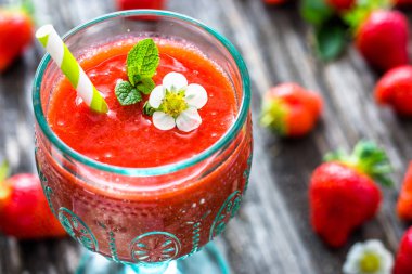 çilek güler yüzlü ve çilek