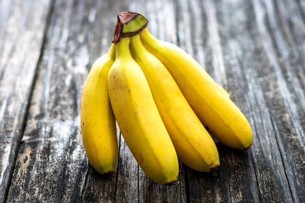 Bananes sucrées sur la table — Photo