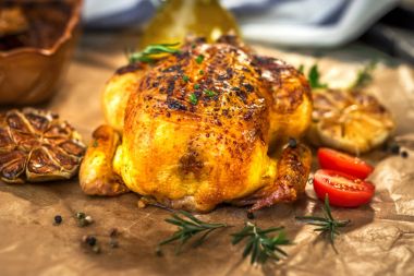 Kızarmış bütün tavuk 