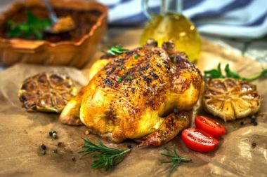 Kızarmış bütün tavuk 
