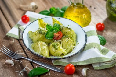 Pasta conchiglie con 