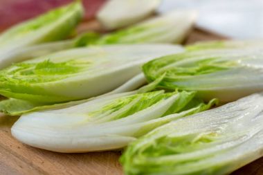 taze hindiba salatası