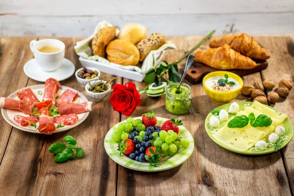 Breakfast served with fruits — Stock Photo, Image