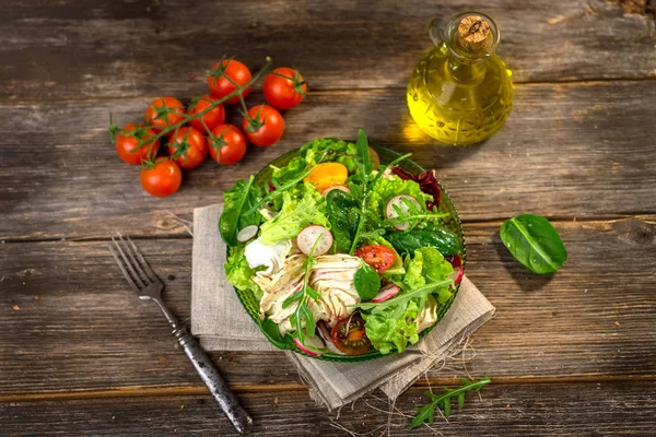 Frischer Gemüsesalat — Stockfoto