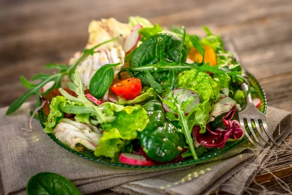 Свежий овощной салат — стоковое фото
