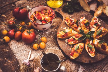 Bruschetta domates, sarımsak ve fesleğen ile 