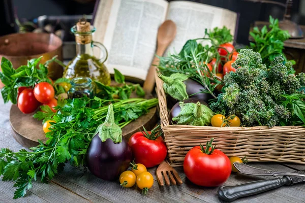 Vegetables, herbs and olive oil — Stock Photo, Image