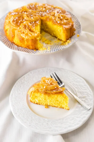 Домашний лимонный торт — стоковое фото