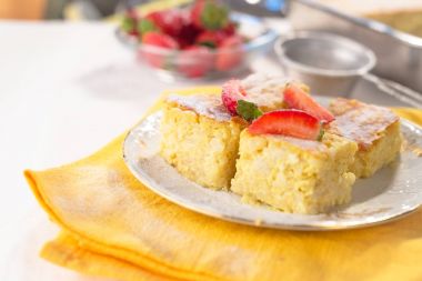 Pirinç sufle çilek ile