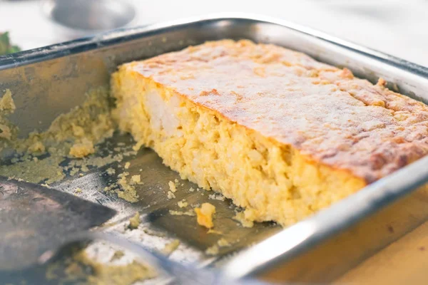 Tepsi pişirme üzerinde pirinç sufle 