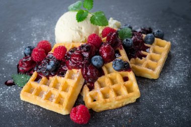 Dondurmalı waffle. 
