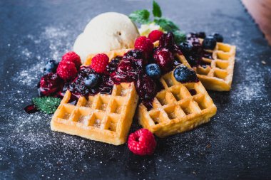 Dondurmalı waffle. 