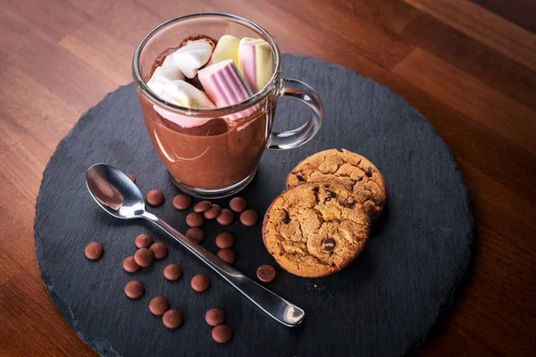 Chocolate quente com marshmallow — Fotografia de Stock