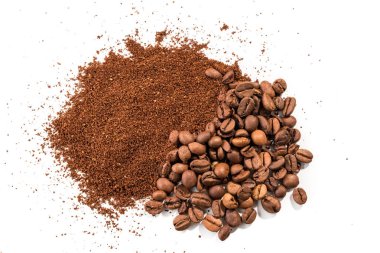 beyaz zemin üzerine kahve