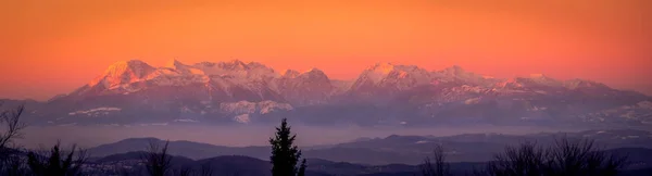 Удивительная Панорама Камник Савиньских Альп Закате — стоковое фото