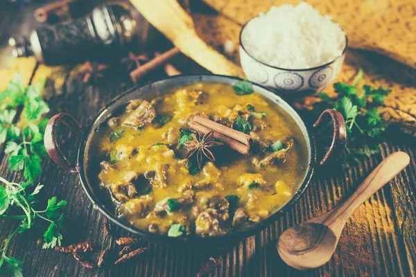 Curry Tradicional Cuenco Sobre Mesa Vintage — Foto de Stock