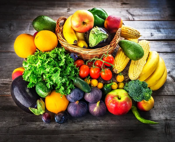 Färsk Frukt Och Grönsaker Nära Håll — Stockfoto