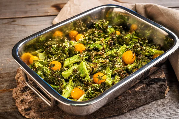 Brócoli Horno Con Verduras Bandeja — Foto de Stock