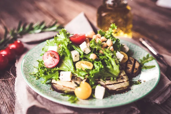 Frischer Gesunder Salat Mit Kichererbsen — Stockfoto