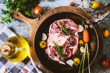 Çiğ yemeye yakın çekim