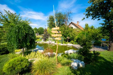 Düğün için süslemeler ile açık kurulum