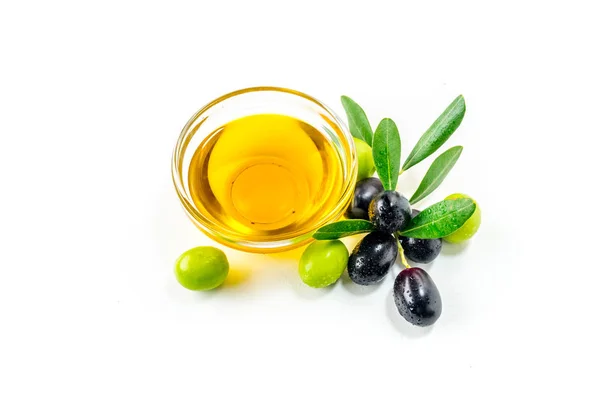 Olio Ciotola Vetro Con Olive Isolate Fondo Bianco — Foto Stock