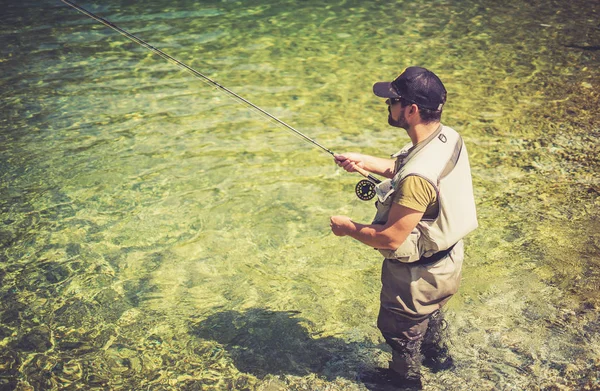 Vista Del Pescatore Uniforme Pesca Nel Fiume — Foto Stock