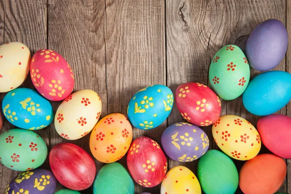 Easter eggs on the old board. Holiday concert. — Stock Photo, Image