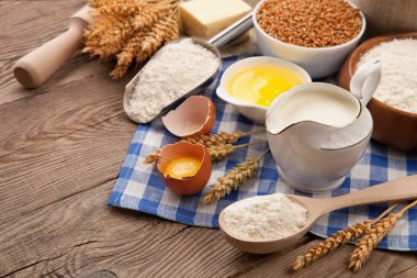 Yemek için ürünler hala hayat un, süt, yumurta ve buğday.