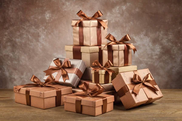 Gift brown box on the old board — Stock Photo, Image