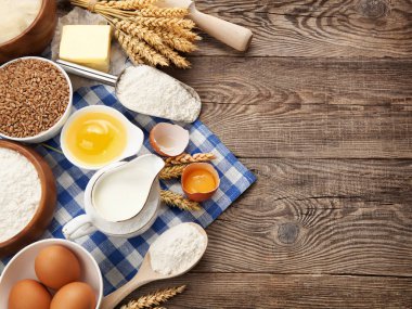 Yemek için ürünler hala hayat un, süt, yumurta ve buğday