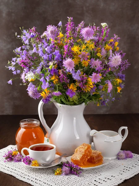 Bouquet Wildflowers Honey Tea Old Board — Stock Photo, Image