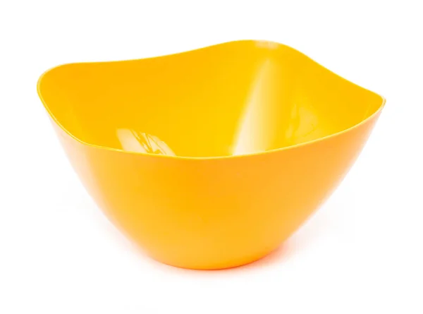 Tigela de plástico amarelo isolado no fundo branco — Fotografia de Stock