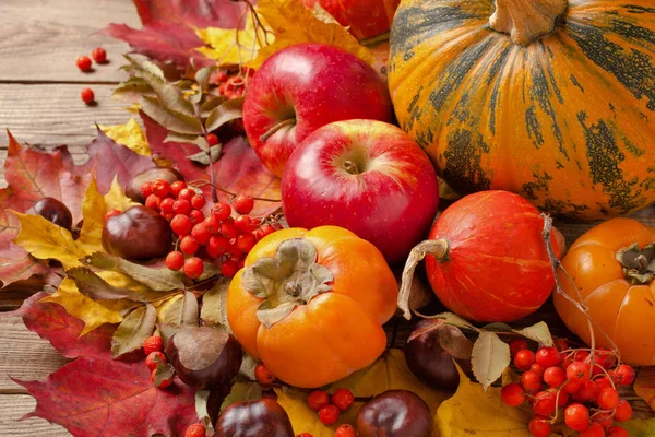 Concetto Fondo Del Ringraziamento Zucca Cachi Mele Foglie Autunno Gialle — Foto Stock