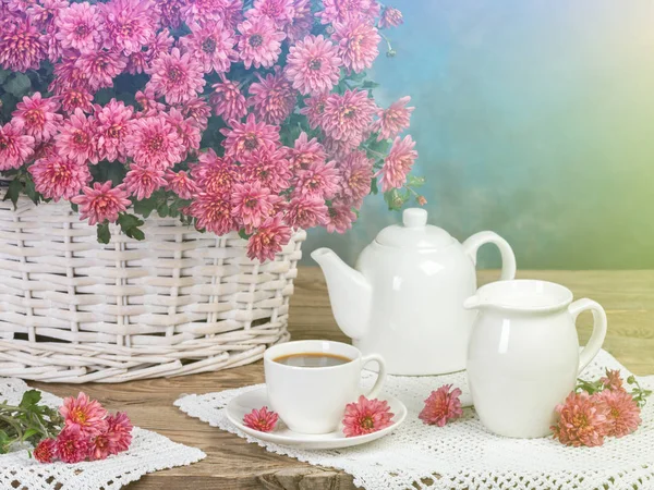 The concept of breakfast. Flowers and tea on the table. Retro Hipster Version — Stock Photo, Image