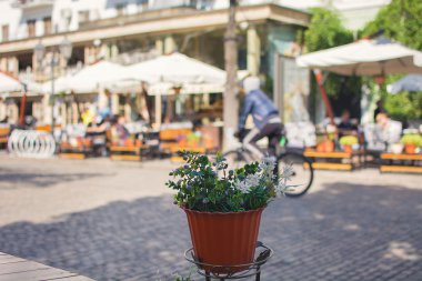 Cityscape, yayalara ile arka plan bulanık bakış