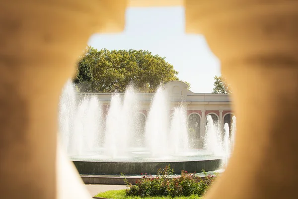 şehir manzarası ve Çeşmesi