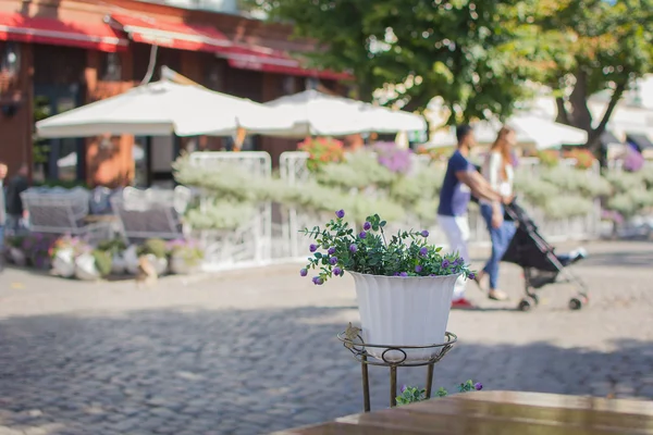 Cityscape, yayalara ile arka plan bulanık bakış