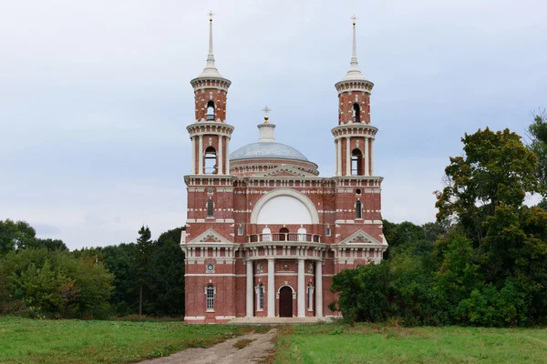 Pueblo Balovnevo, RUSIA - 21 de septiembre de 2016: Templo de la Vl — Foto de Stock