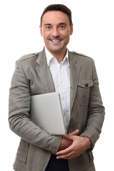 Homem bonito na moda detém computador portátil — Fotografia de Stock