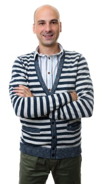 kollarını çapraz duran moda kel adam