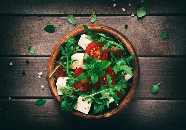 Healthy food. Vegetable salad on a wooden table. — Stock Photo, Image