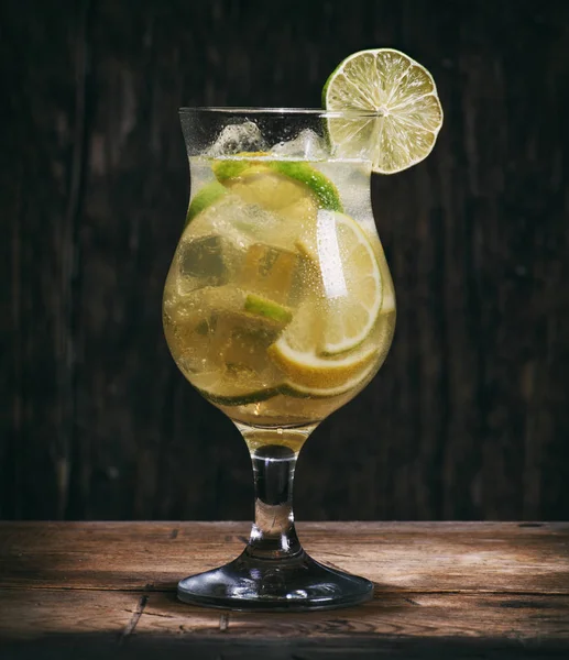 Citrus cocktail med lime och citron — Stockfoto