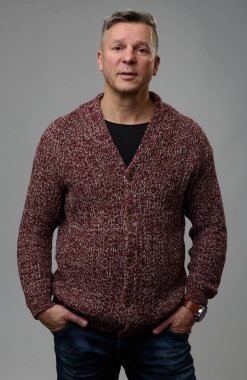 Yakışıklı orta yaşlı adam portresi